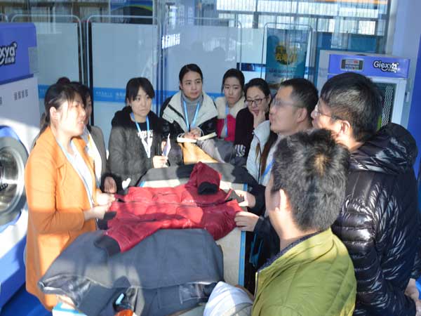 洗衣店連鎖加盟哪家好？潔希亞干洗加盟