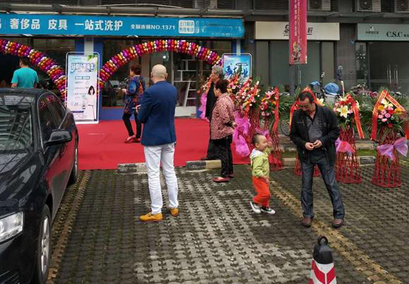 干洗店的衣服是怎么干洗的?我們去了解一下